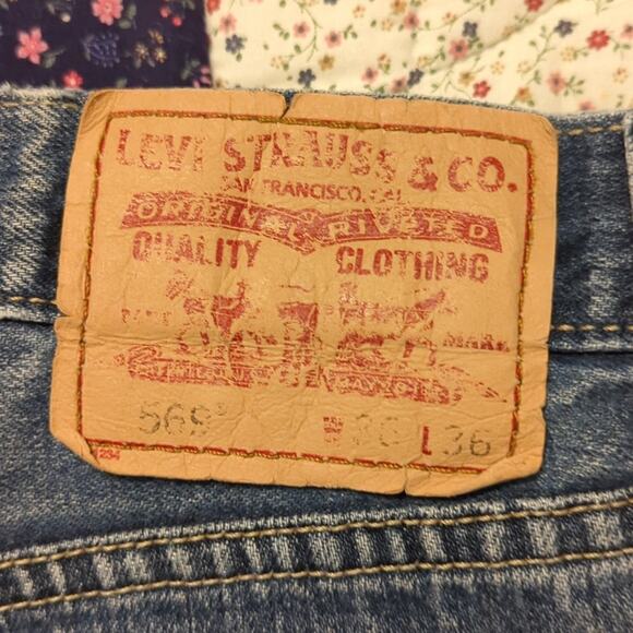 Levi's Cut Off Loose Straight 569 Jean Shorts Waist 36 Distressed - Picture 9 of 9